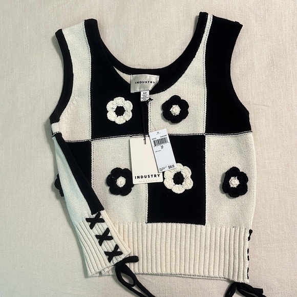 Industry Tops - INDUSTRY REPUBLIC CLOTHING - NWT Size Small - Black & Ivory Crochet Knit Flowers